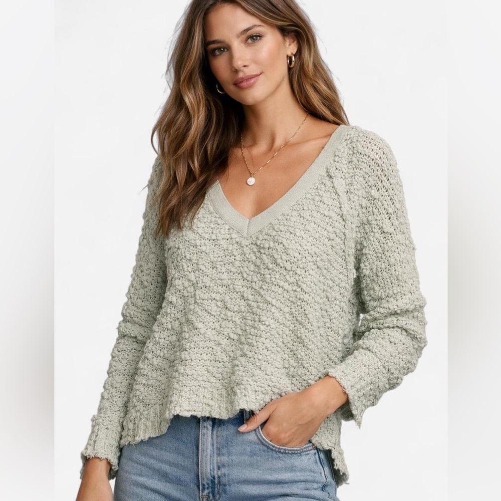Free People Women's V-Neck Sweater || soft feminine, shabby chic